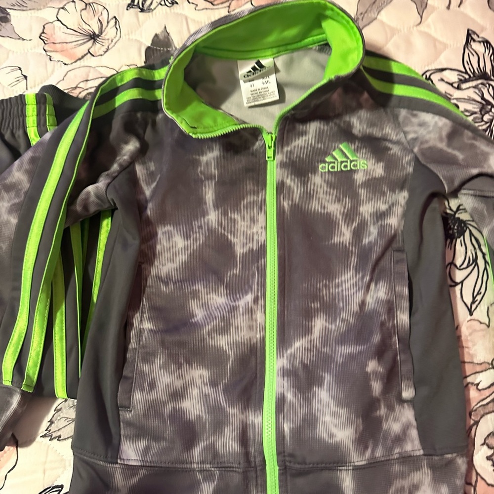 Adidas boy set size 4t